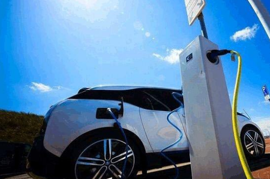 新能源汽車產業鏈形勢加劇